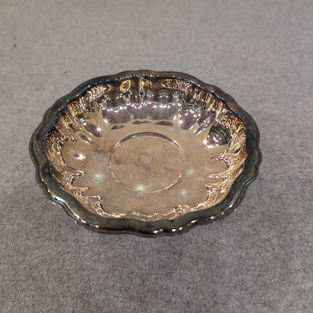 Vintage Silver Plated Scalloped Pedestal Candy Dish Made in USA Fluted Bowl - Picture 2 of 9